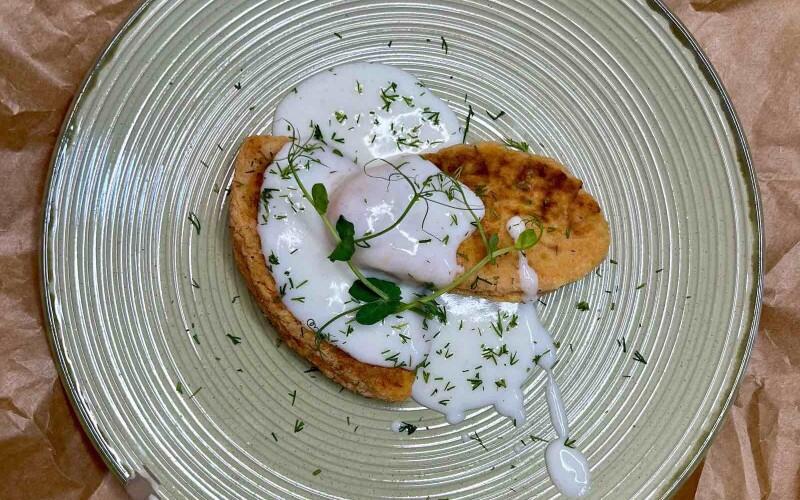 Котлеты морковные с соусом молочным