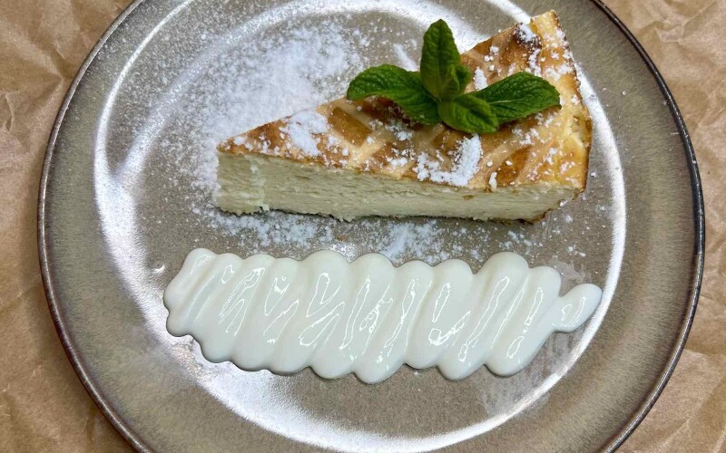 Пудинг из творога со сметаной