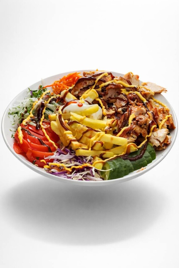 Донер кебаб на тарелке острый