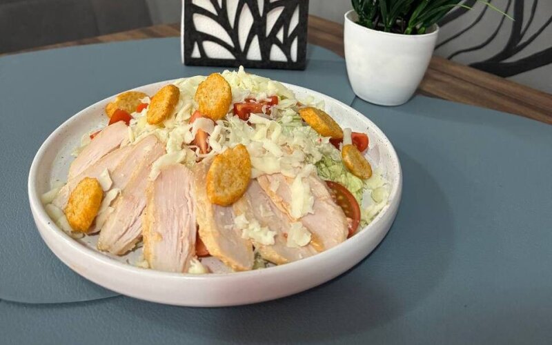 Салат «Цезарь» с курицей