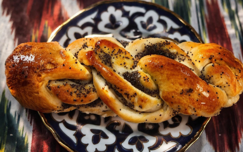 Домашняя булочка с маком
