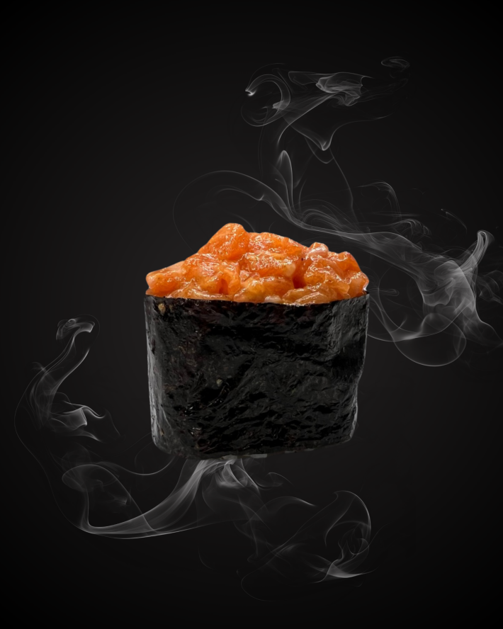 Гункан с лососем