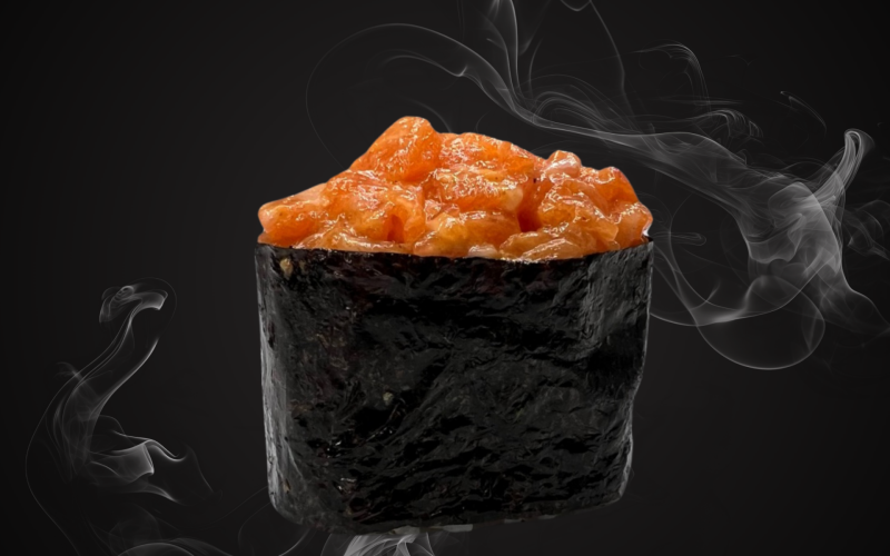 Гункан с лососем