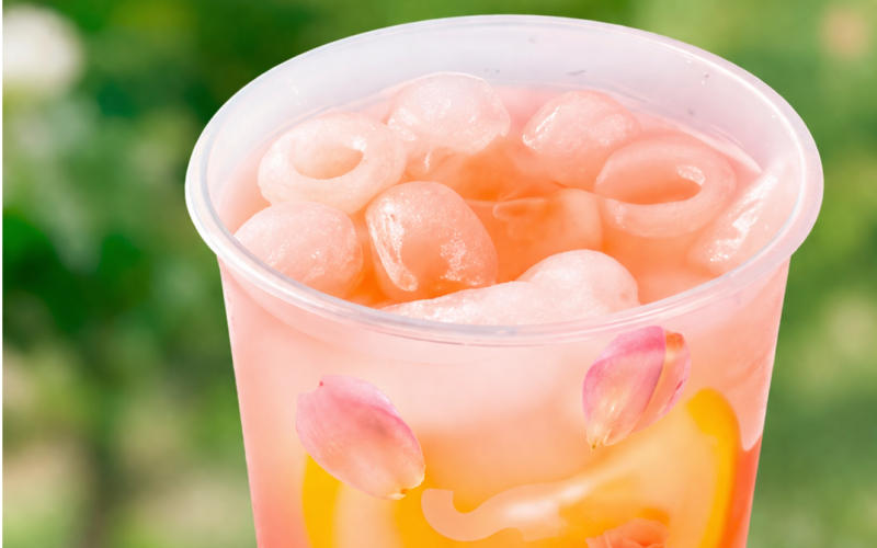 Освежающий напиток «Освежающая роза» с бутонами роз