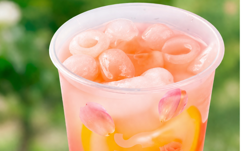 Освежающий напиток «Освежающая роза» с бутонами роз