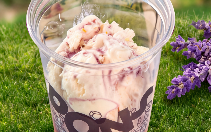 Мороженое «Лаванда в облаке карамели»