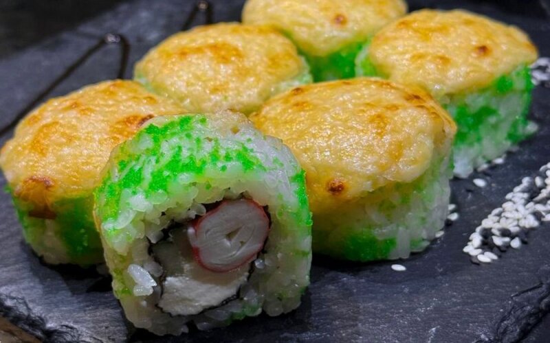 Запеченный ролл «Хот калифорния»