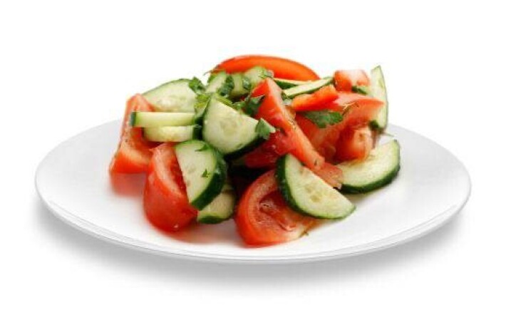 Салат с огурцом и помидорами