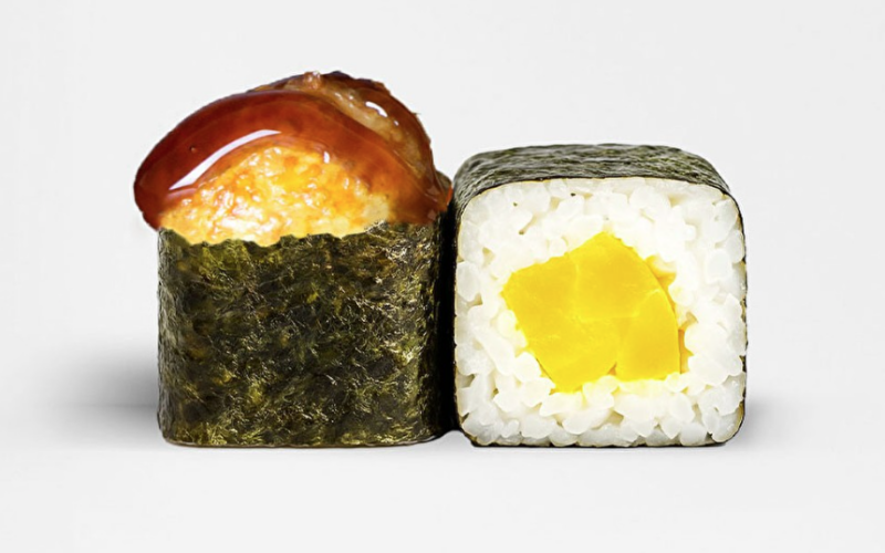 Горячий маки ролл с такуаном