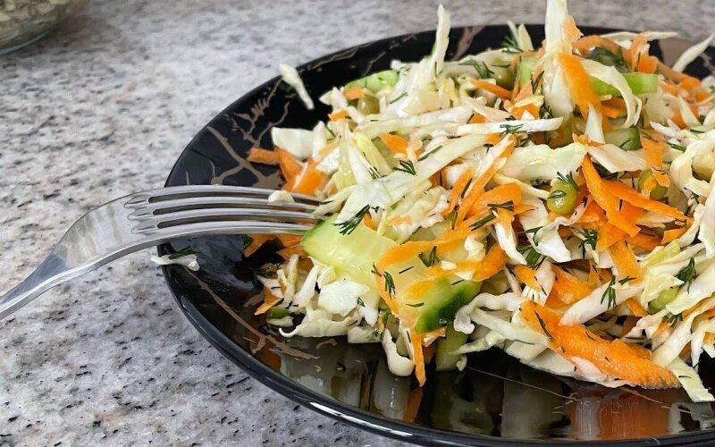 Салат с капустой