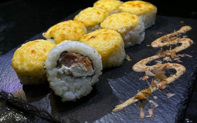 Запеченный ролл «Хот терияки»