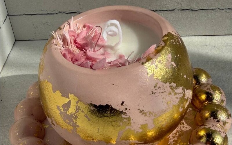 Свеча в наборе с подставкой