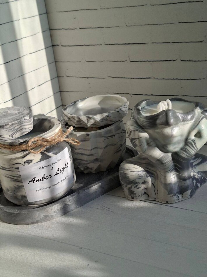 Набор из двух свечей и подставка