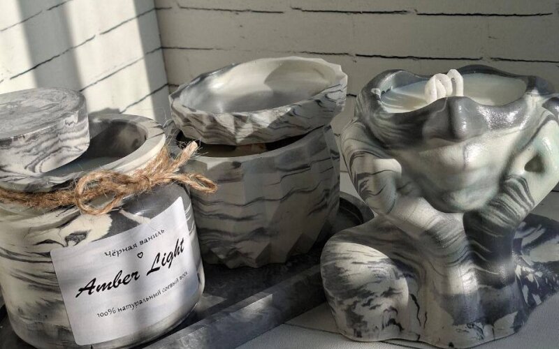 Набор из двух свечей и подставка