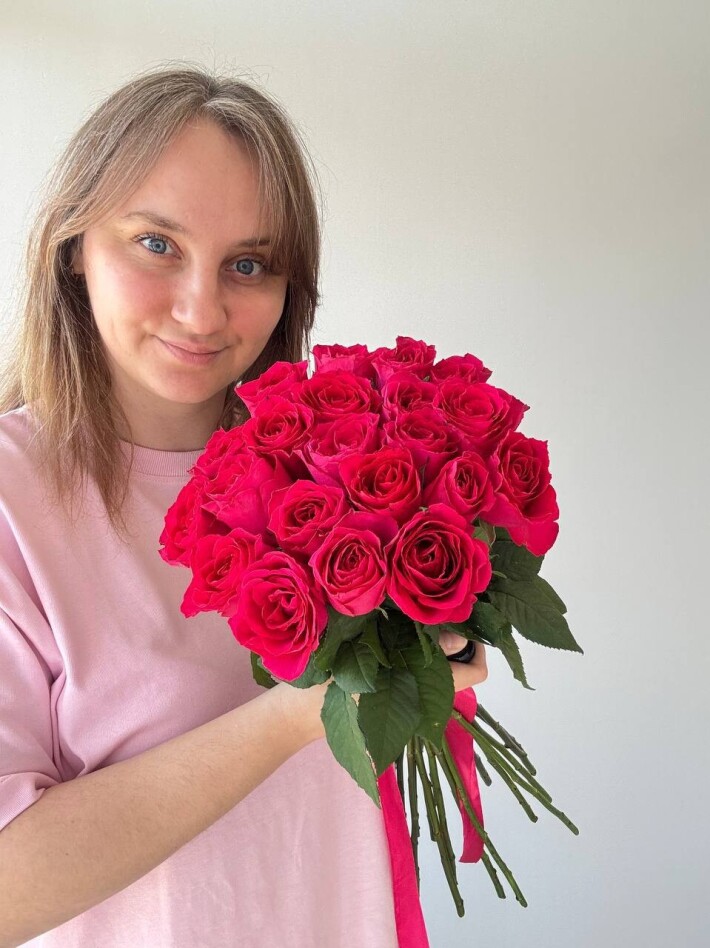 21 малиновая роза 60 см импортная