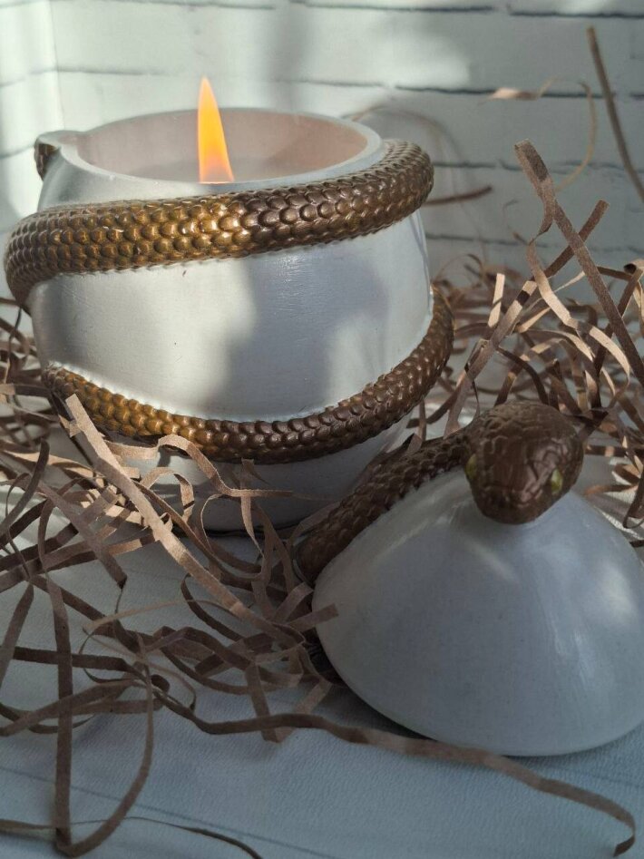 Свеча «Змея удачи»