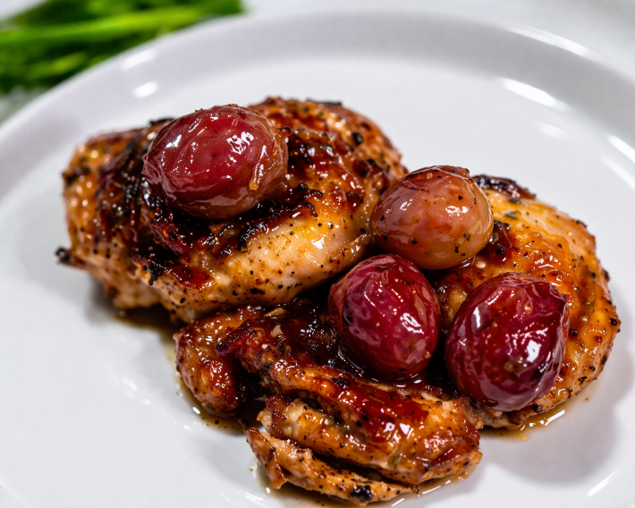 Мякоть бедра с виноградом