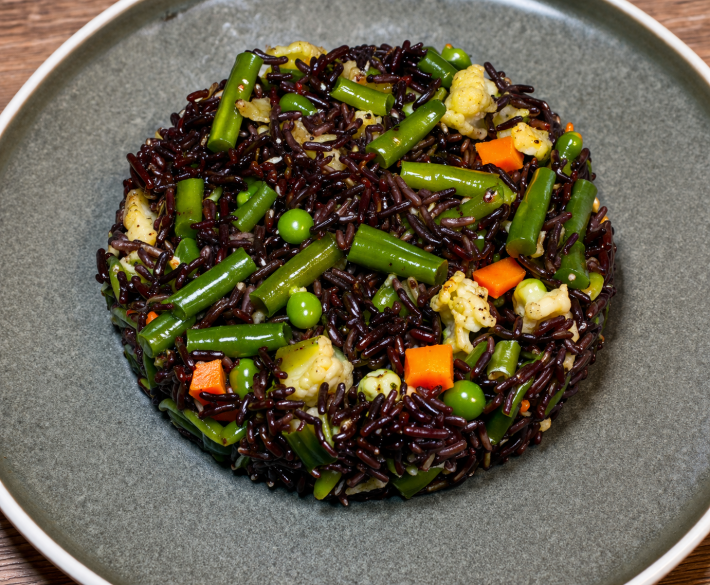 Чёрный рис с овощами