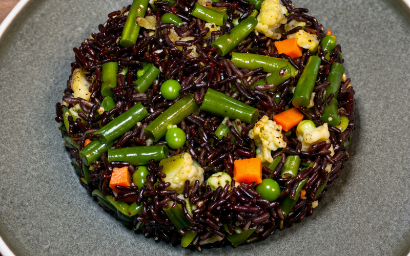 Чёрный рис с овощами