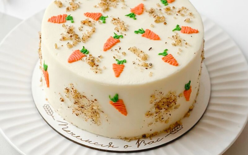 Торт «Морковный с цукатами, грушей и грецким орехом»