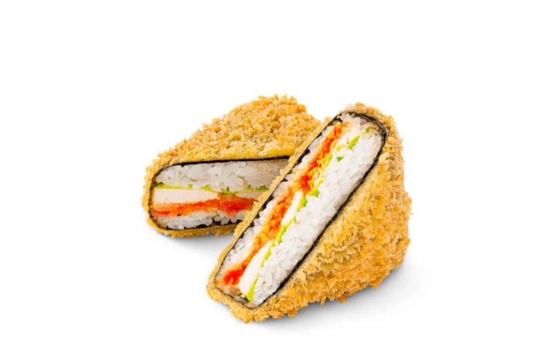 Онигири жаренный с лососем 1 шт.