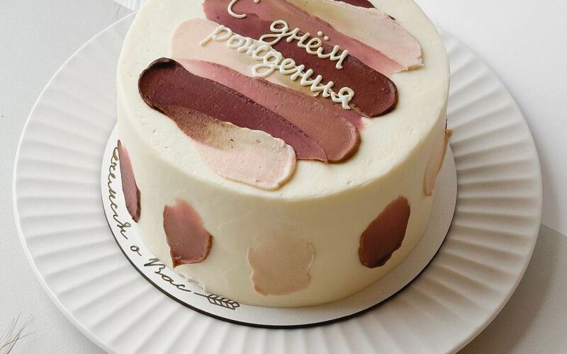 Торт «Брауни с вишней, фундуком и шоколадным ганашем»