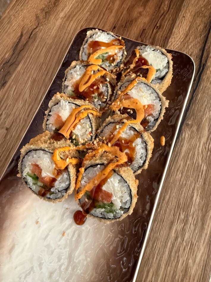 Ролл темпура с лососем и огурцом