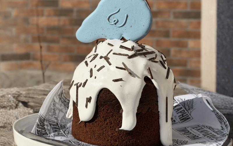 Пасхальный кулич с цукатами «Голубь»