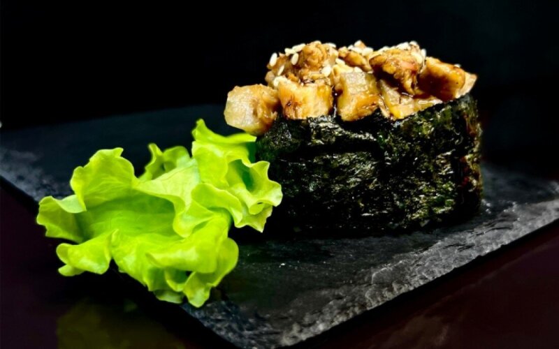 Острый гункан угорь 1 шт.