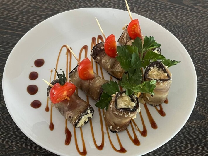 Рулетики из баклажана