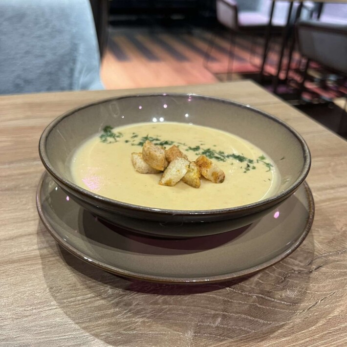 Сырный суп с гренками