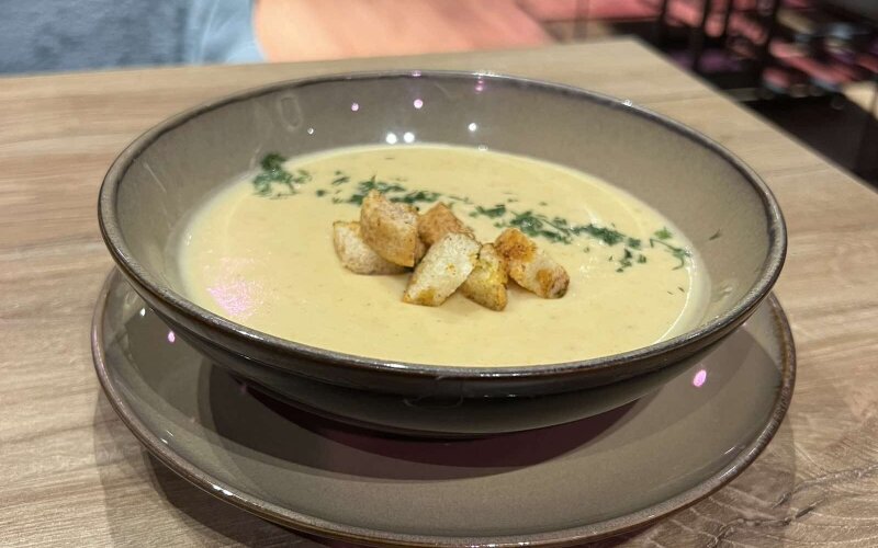 Сырный суп с гренками