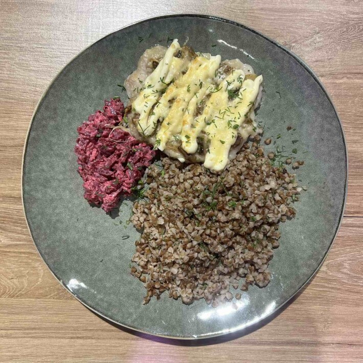 Свинина, запеченная с грибами