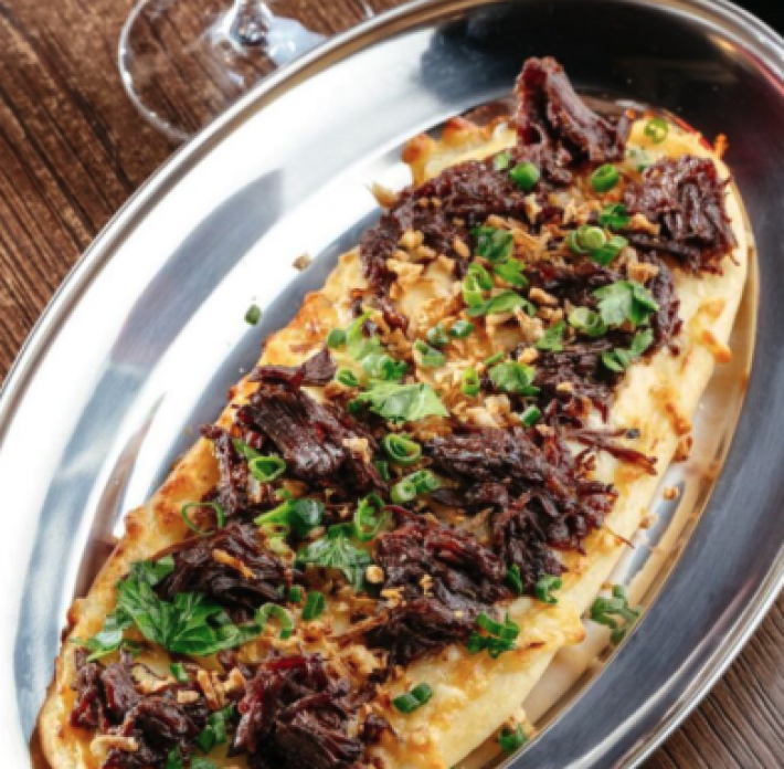 Домашняя лепешка с томленой щекой