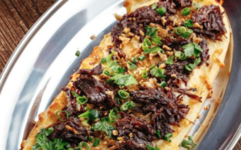 Домашняя лепешка с томленой щекой