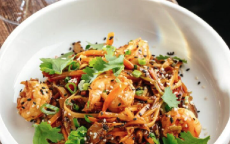 Лапша в азиатском стиле с креветками