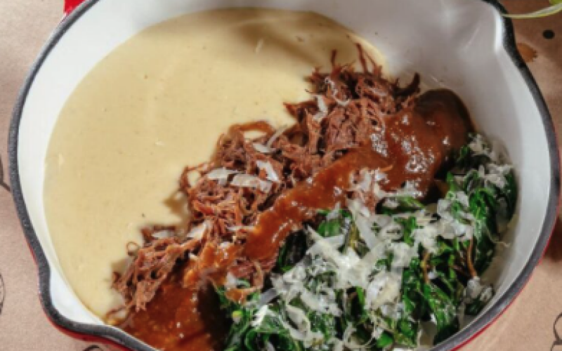 Томленая щека с пюре из белой фасоли с луковым мармеладом