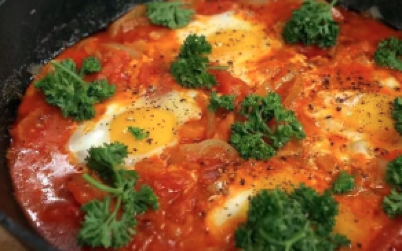 Лечо с яйцом