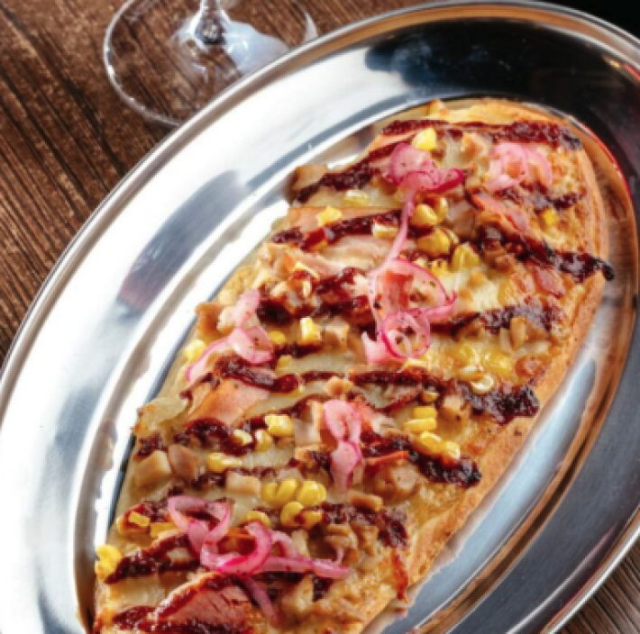 Домашняя лепешка с цыпленком и беконом