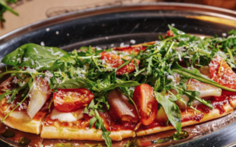 Домашняя лепешка с пармской ветчиной