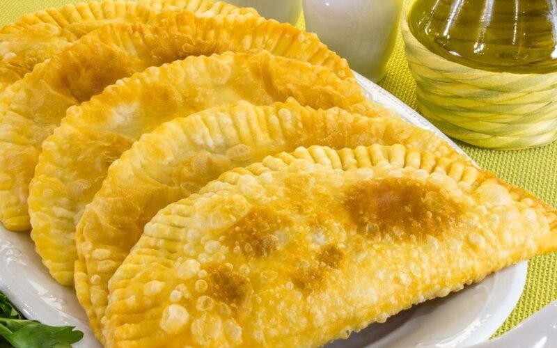 Чебурек с ветчиной и сыром