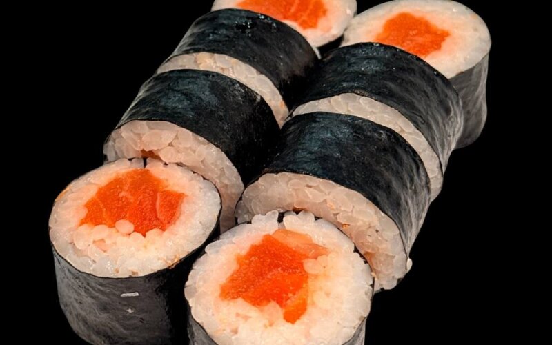 Ролл «Хосомаки с лососем»