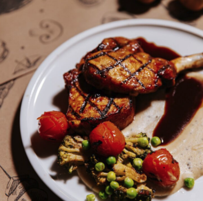 Свиная корейка с трюфельным пюре