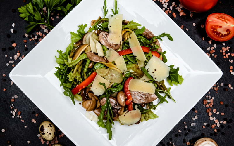 Тёплый салат с говядиной