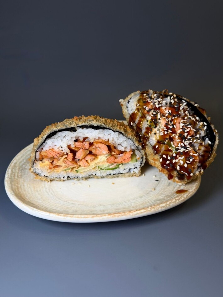 Бургер с лососем терияки