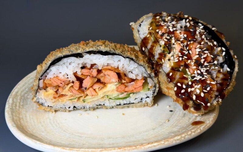 Бургер с лососем терияки