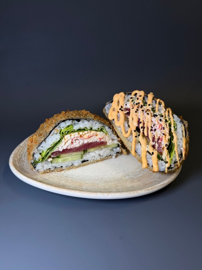 Бургер с тунцом