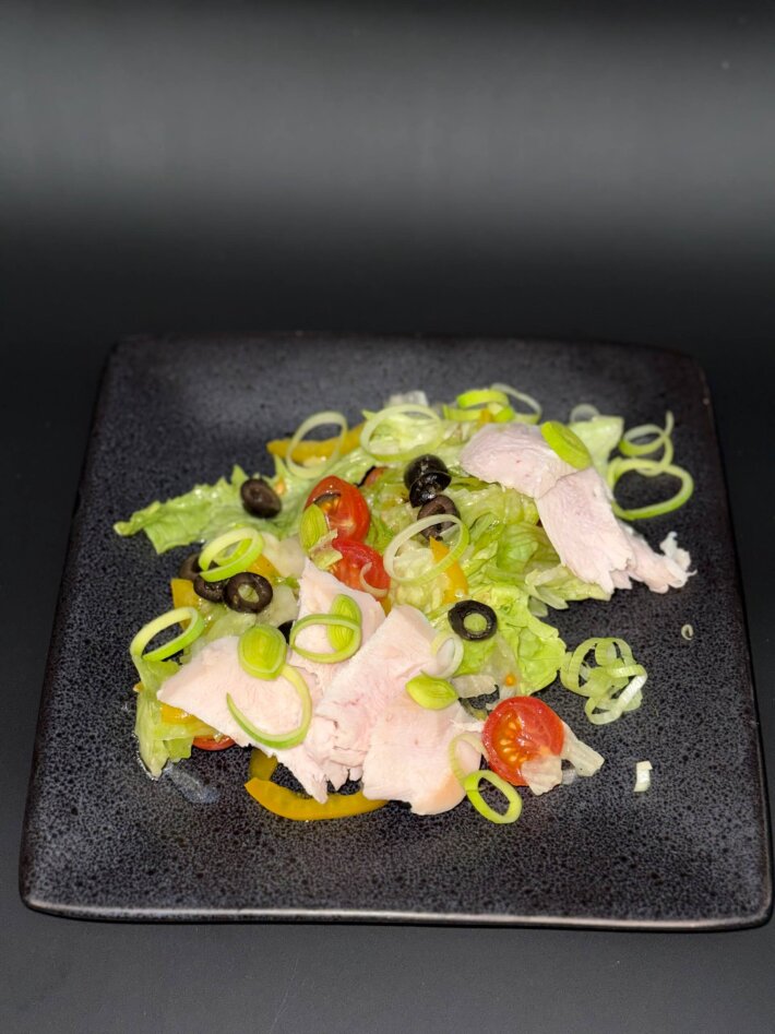 Салат с копчёной курицей