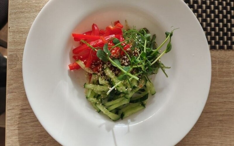 Салат «Чука» с огурцом и болгарским перцем