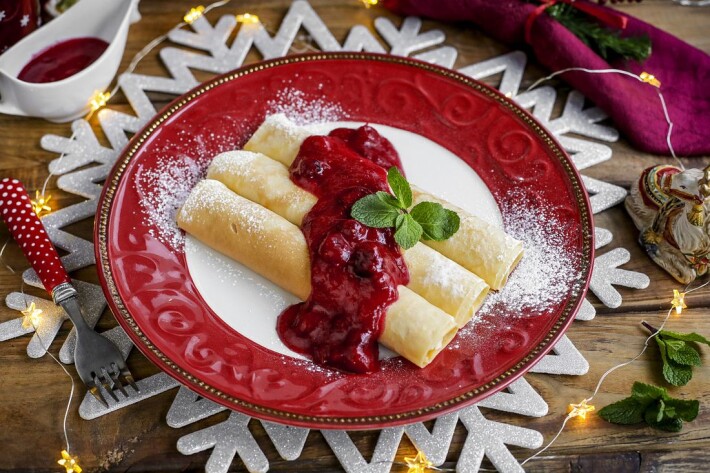 Блинчики с ягодным соусом